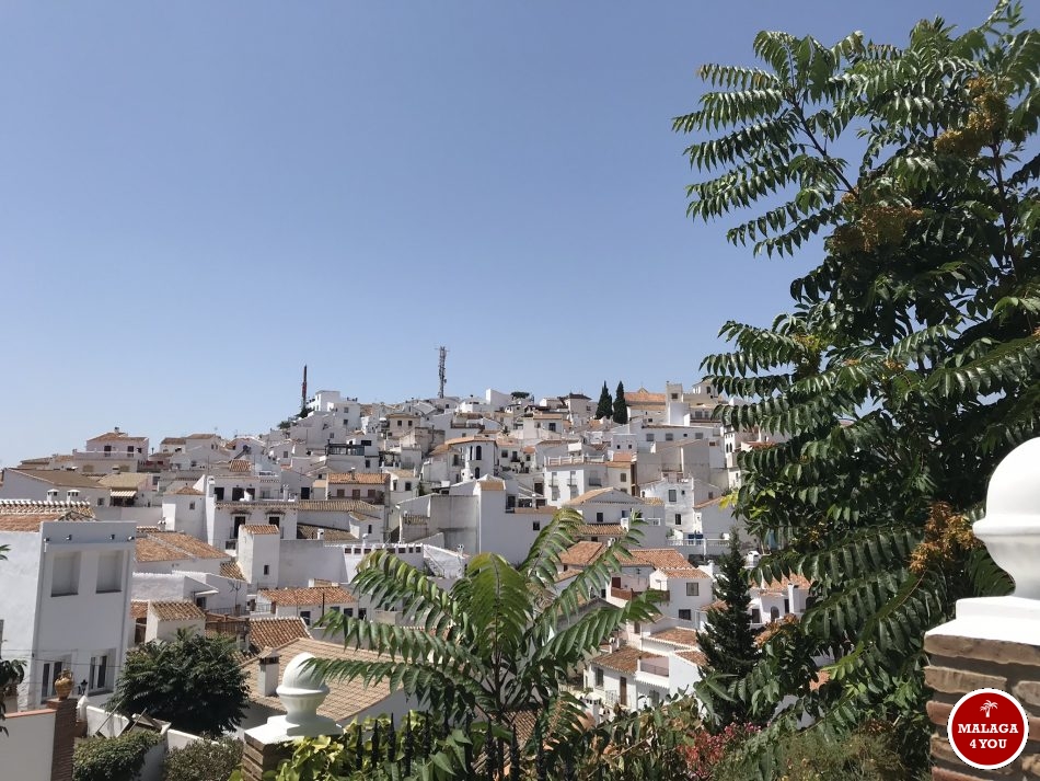 Comares het hoogstgelegen witte dorp Axarquia 